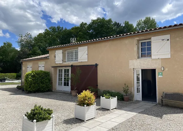 Les Gites Du Domaine De Ludeye
